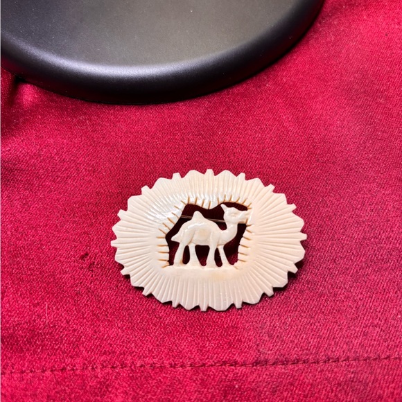 1950 Vintage Ivory Pin - Picture 2 of 6